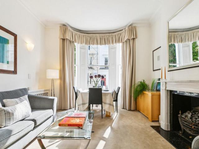 Flat for sale in Kensington, Greater London