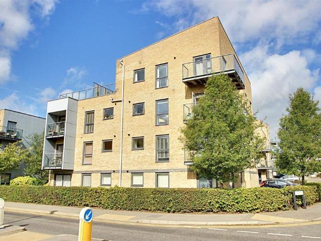 Flat for sale in Pouchen End, Hertfordshire