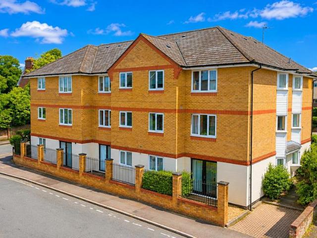 Flat for sale in Highfield, Pouchen End