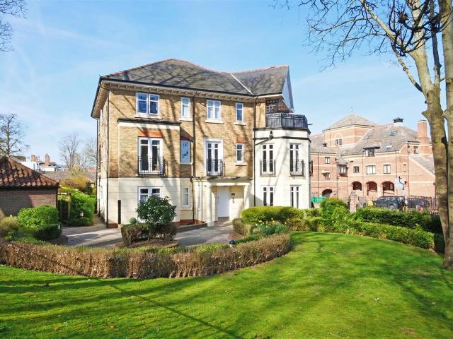 Flat for sale in High Field, York