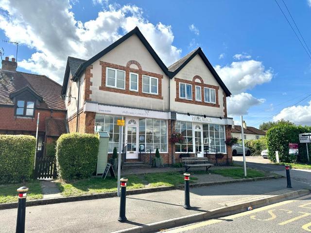 Flat for sale in Pouchen End, Hertfordshire