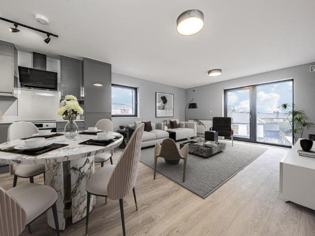 Flat for sale in London Borough of Hounslow, Greater London