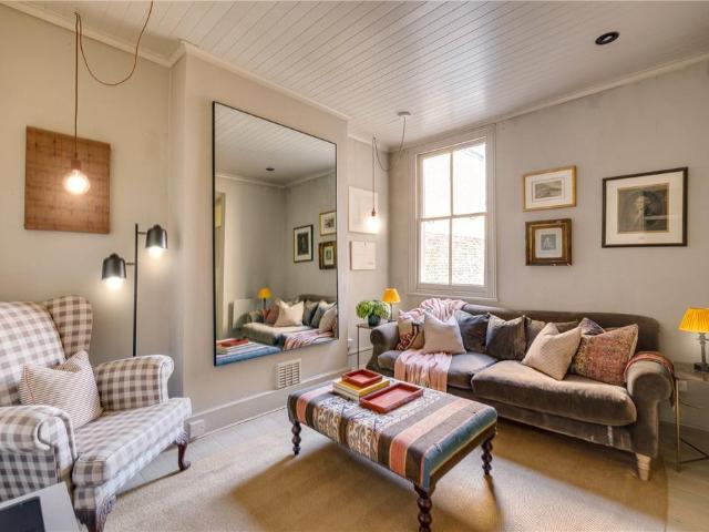 Flat for sale in Fulham, Greater London