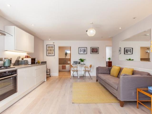 Flat for sale in The Slade, Oxfordshire