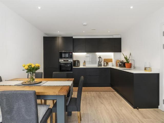 Flat for sale in London Borough of Croydon, Purley