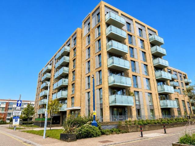 Flat for sale in Stockwell, Greater London