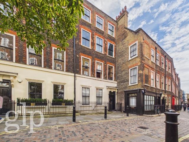 Flat for sale in City of Westminster, Greater London