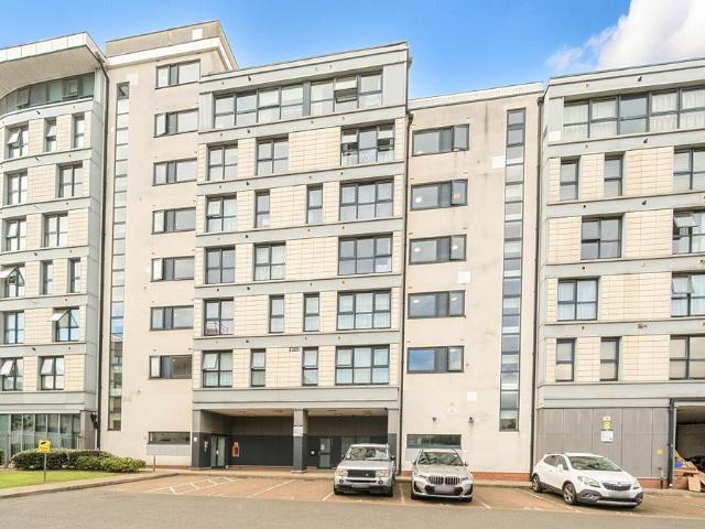 Flat for sale in Colindale, Greater London