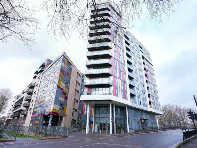 Flat for sale in Hackney Wick, Greater London