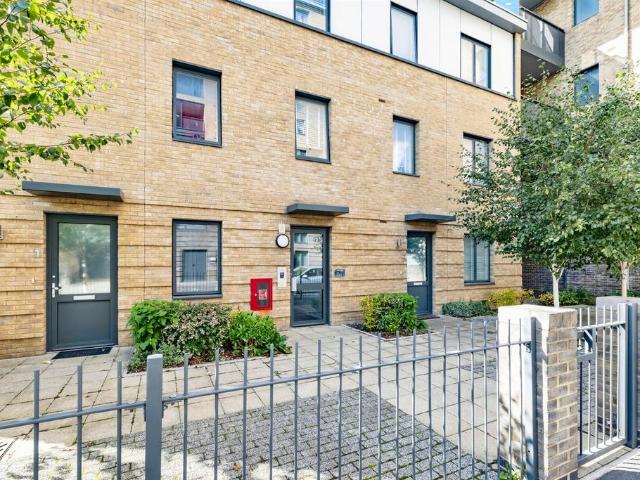 Flat for sale in North Watford