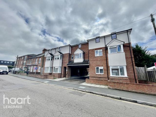 Flat for sale in Spring Park, Luton
