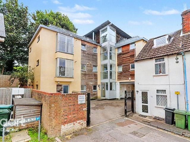 Flat for sale in Midway, Kent