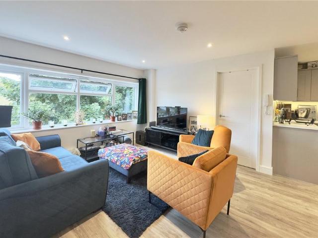 Flat for sale in Wooburn, Bourne End