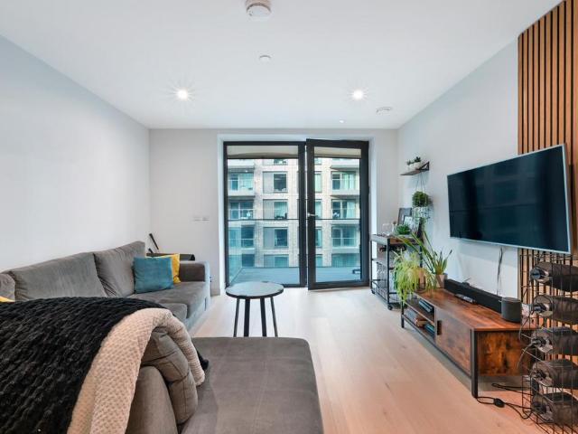 Flat for sale in Silvertown, Greater London