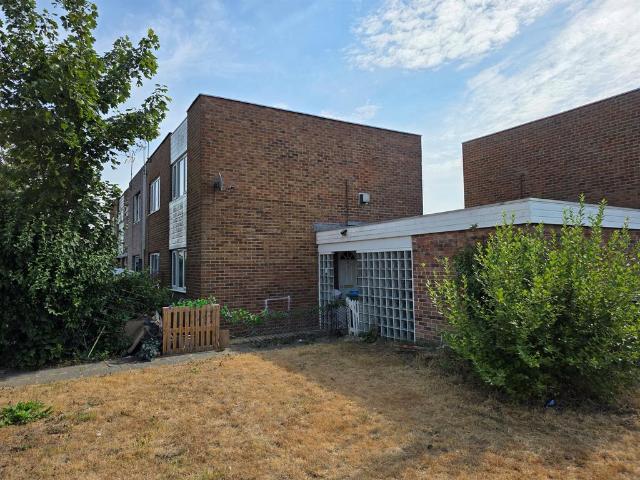 Flat for sale in Quarrendon, Aylesbury