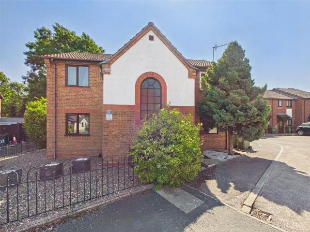 Flat for sale in Warndon, Worcestershire