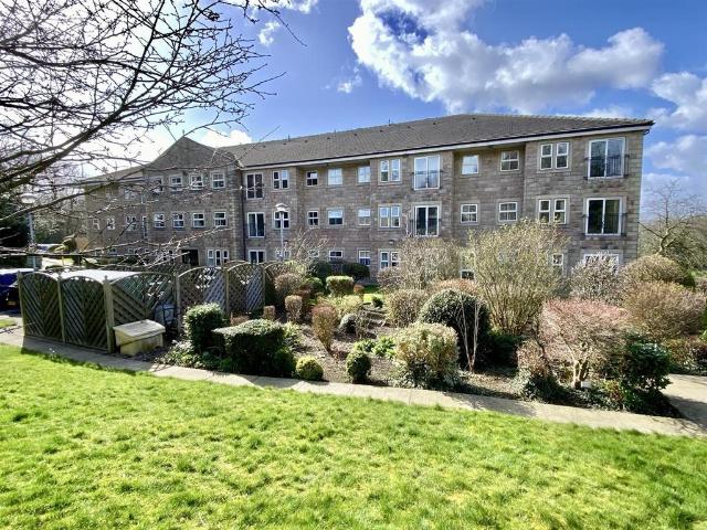 Flat for sale in Mirfield, West Yorkshire