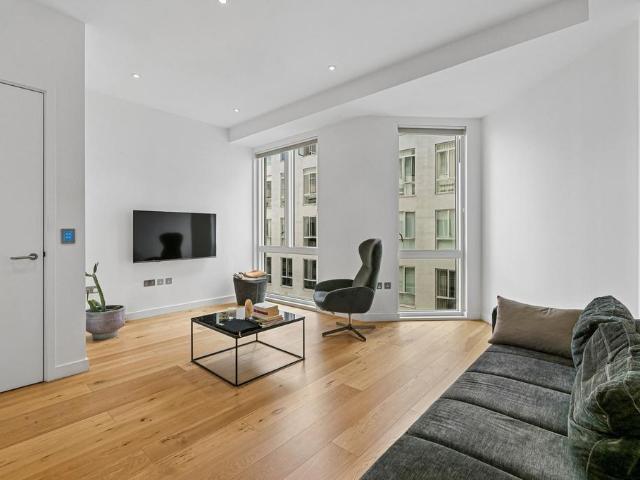 Flat for sale in Angel, Greater London