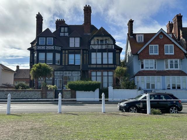 Flat for sale in Lower Walmer, Dover