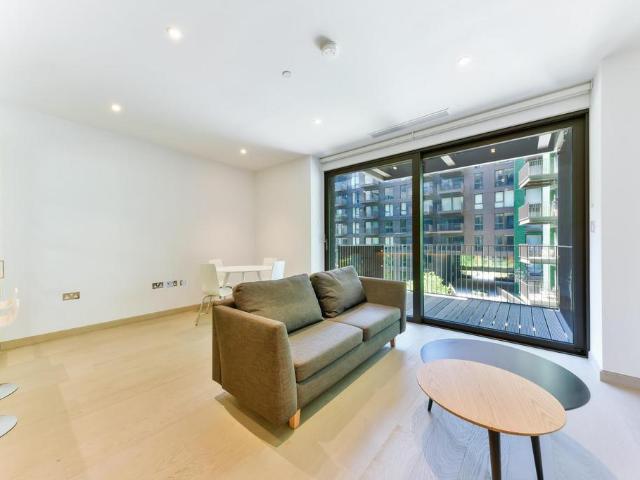 Flat for sale in Nine Elms, Greater London
