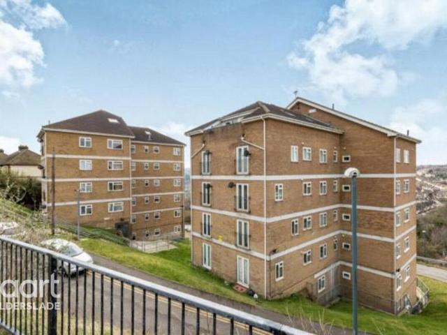 Flat for sale in Luton, Chatham