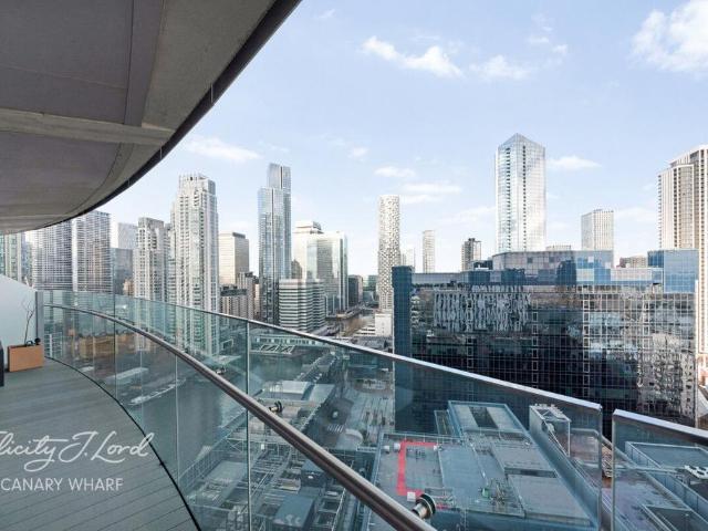 Flat for sale in Isle Of Dogs, Greater London