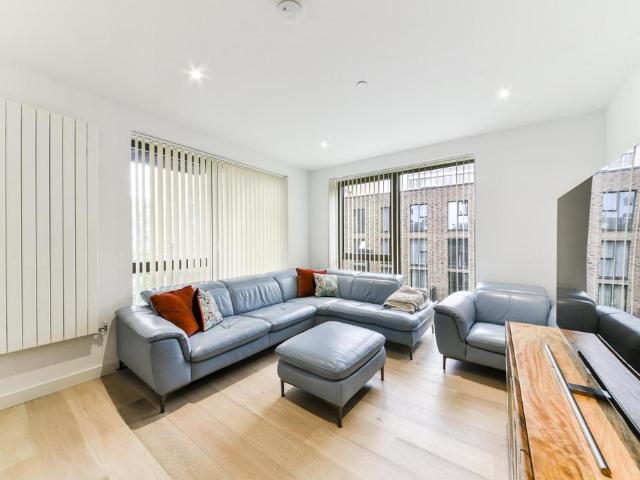 Flat for sale in Silvertown, Greater London