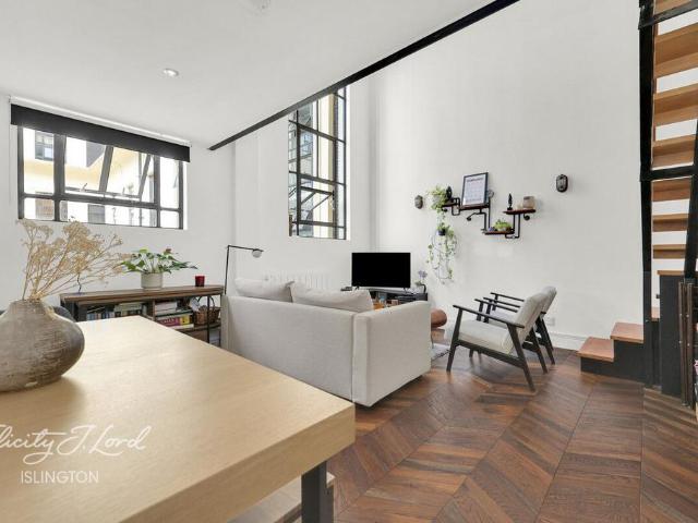 Flat for sale in Holloway, Greater London