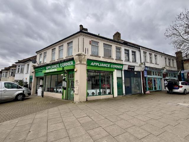 Flat for sale in London Borough of Lewisham, Greater London
