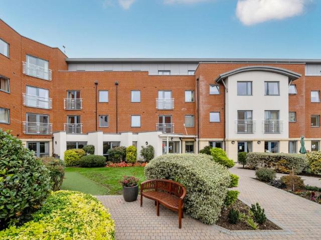 Flat for sale in Ickenham, Greater London