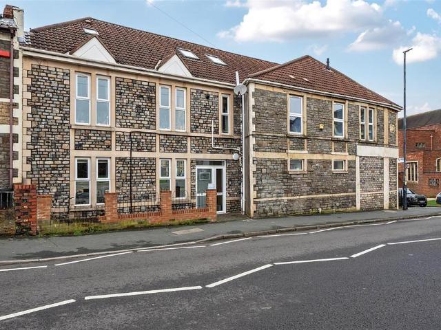 Flat for sale in Feckenham, City Of Bristol