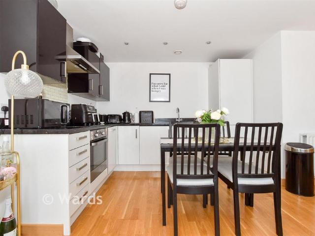 Flat for sale in The Bridge, Kent