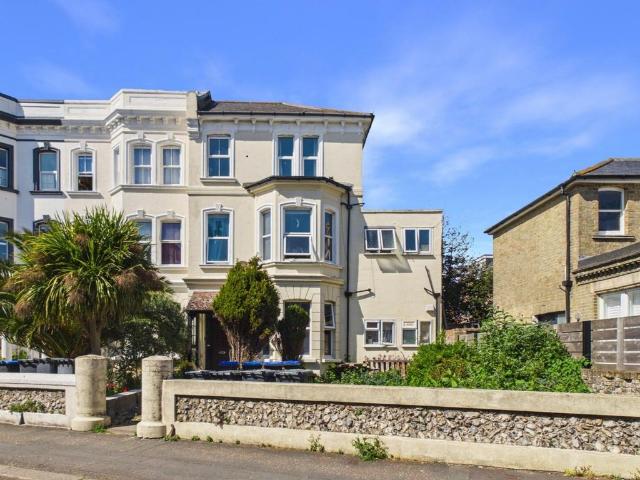 Flat for sale in West Worthing, Worthing