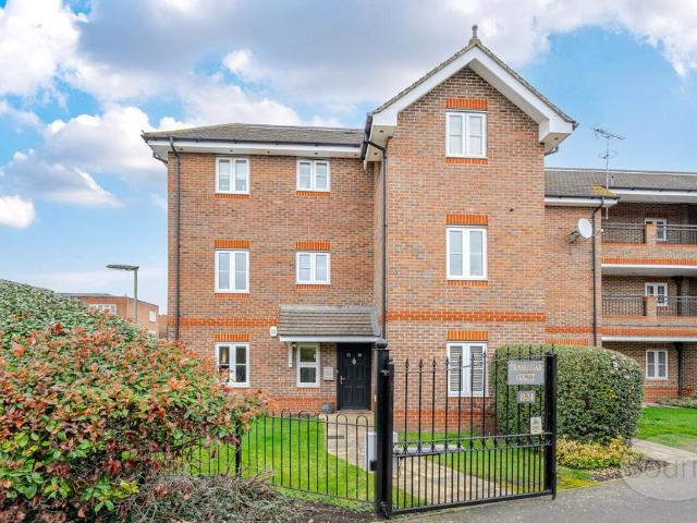 Flat for sale in Blackhills, Surrey