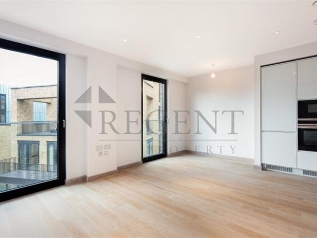 Flat for sale in Wandsworth, Greater London
