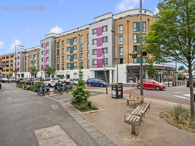 Flat for sale in Hackbridge, Greater London