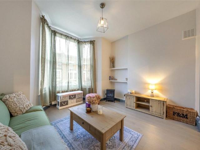 Flat for sale in Maida Hill, Greater London