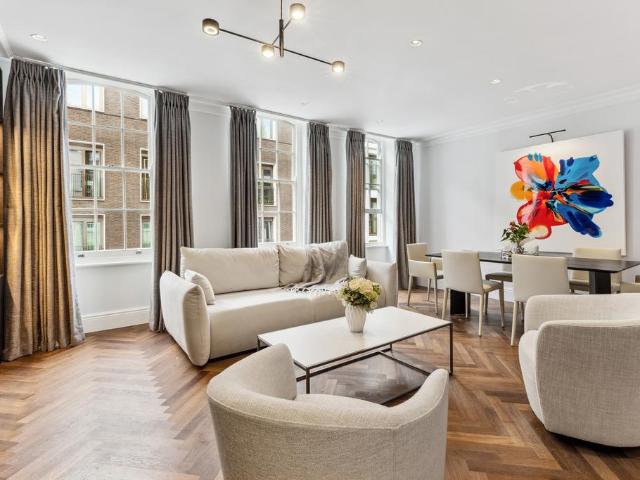 Flat for sale in Mayfair, Greater London