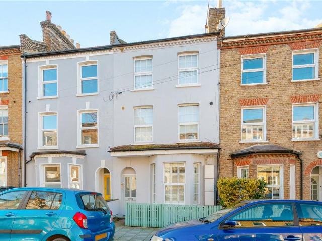 Flat for sale in West Norwood, Greater London