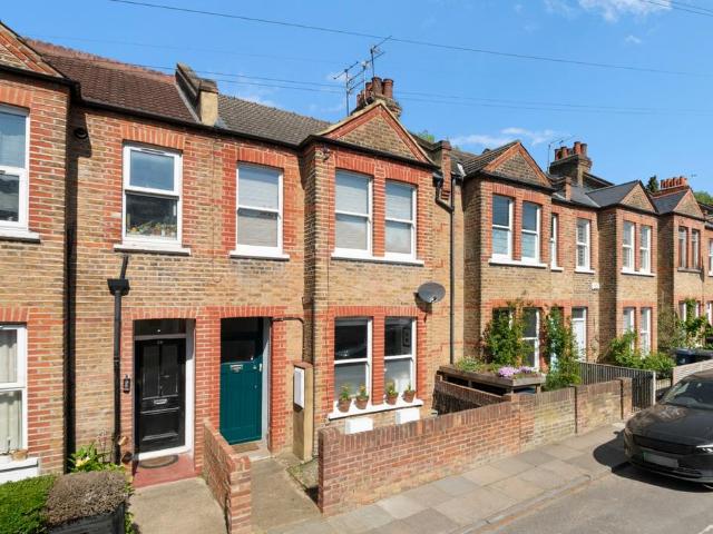 Flat for sale in London Borough of Ealing, Hanwell