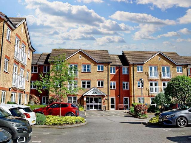 Flat for sale in King's Walden, Hertfordshire