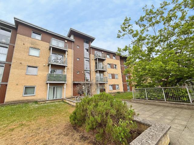 Flat for sale in Easthampstead, Bracknell