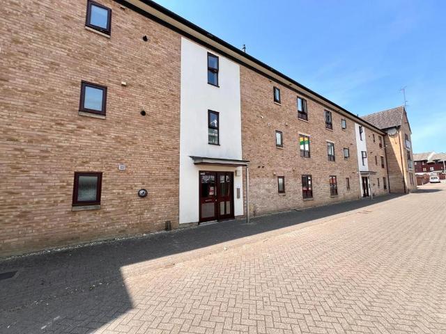 Flat for sale in Northampton, Northamptonshire