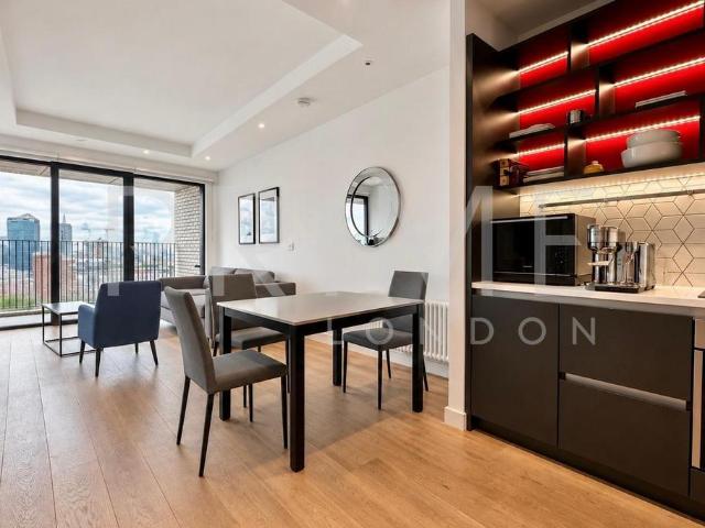 Flat for sale in London City Island, Blackwall