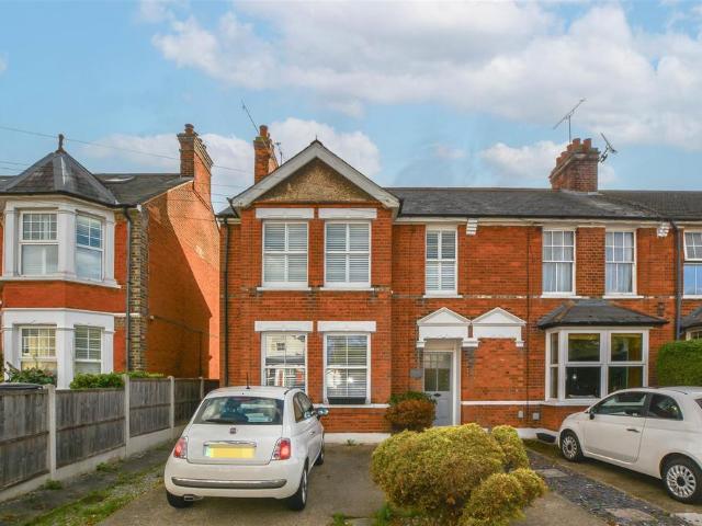 Flat for sale in Pilgrims' Hatch, Navestock Side