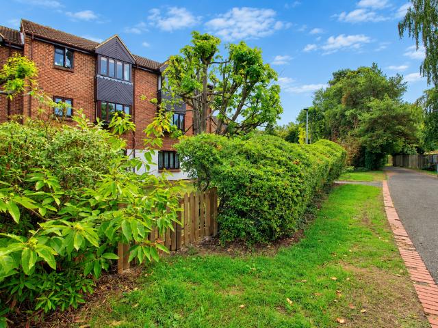 Flat for sale in Winkfield, Bracknell Forest