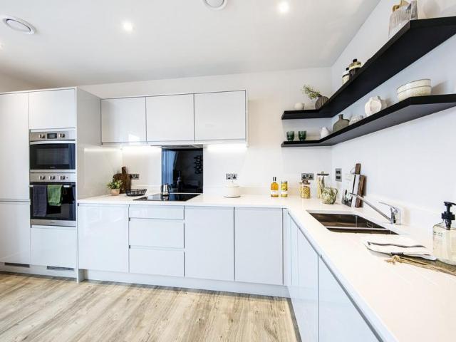 Flat for sale in New Barnet, Greater London