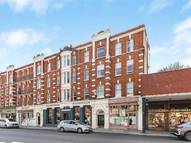Flat for sale in Lot's Village, Greater London