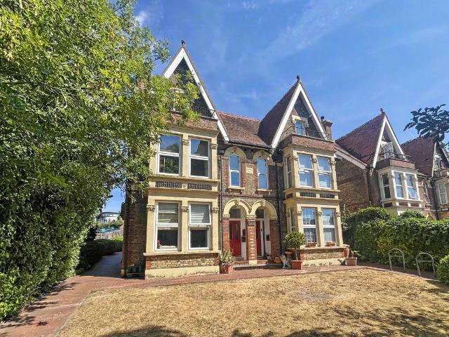 Flat for sale in Totteridge, Cressex