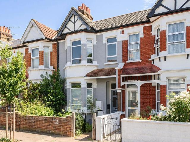 Flat for sale in London Borough of Ealing, Hanwell